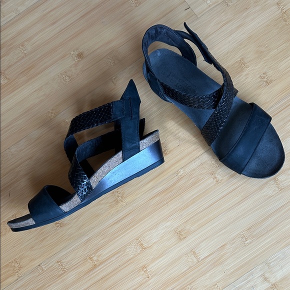Naot Black Strappy Wedge Sandals EU 41 / 9.5-10 - Picture 9 of 10